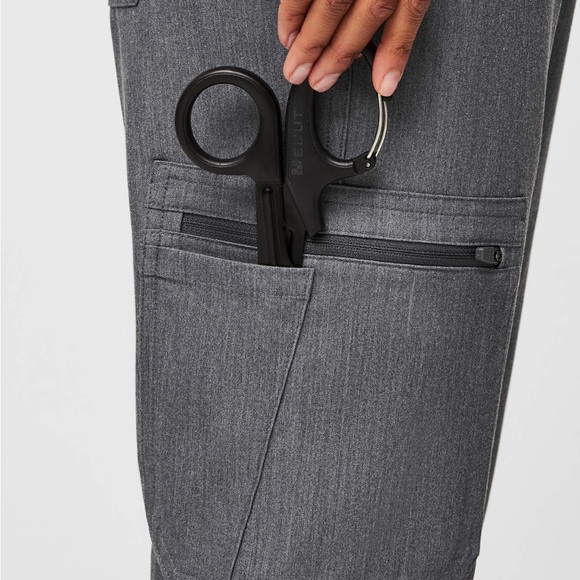 FIGS Yola Skinny Scrub pants. Size Small. Color Graphite - Picture 11 of 14